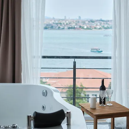 Modern Duplex Bosphorus View Apartment With Teracce Istanbul Exterior photo