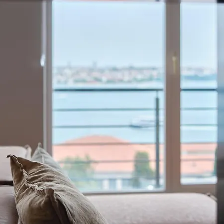 Modern Duplex Bosphorus View Apartment With Teracce Istanbul Exterior photo